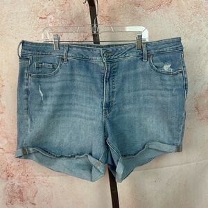 OLD NAVY light wash distressed denim jean shorts size 22 cuffed legs 4.5" inseam